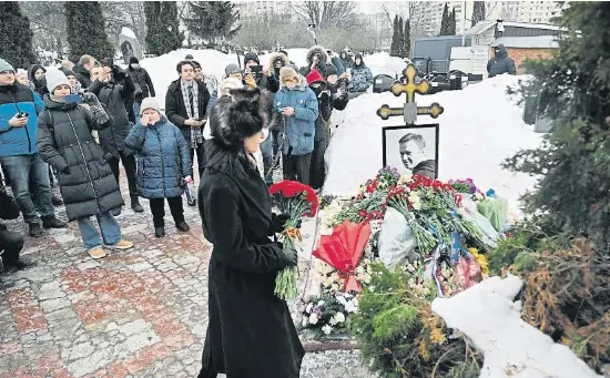 CENTENARS DE MOSCOVITES RECORDEN NAVALNI