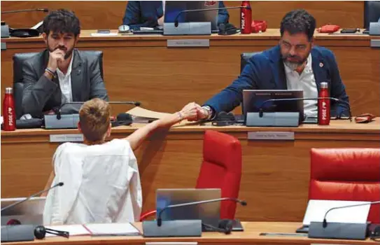 CHIVITE RESISTE: “NO VOY A HUIR”