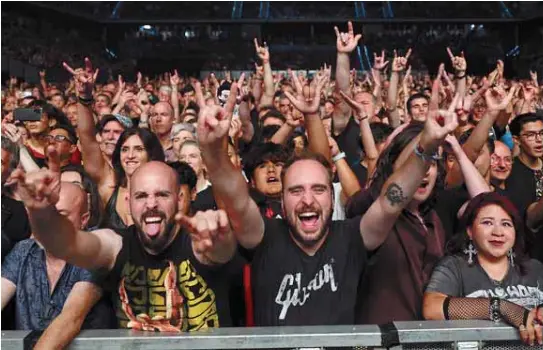 EL ROCK PROLONGA LA FIESTA