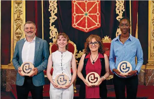 RECONOCIMIENTO A LOS JÓVENES