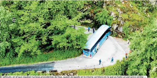 OTRO AUTOBÚS ATASCADO EN LA RIBEIRA SACRA