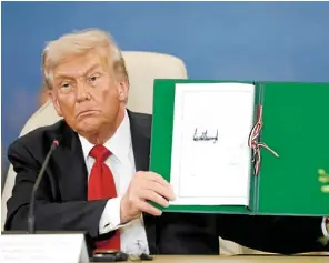 TRUMP BENDICE LA PAZ EN GAZA