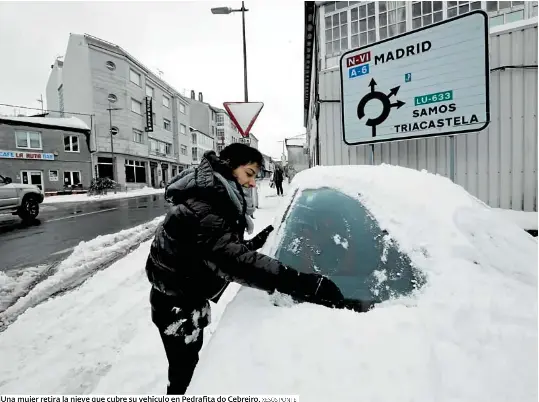 INGRID GOLPEA CON FUERZA