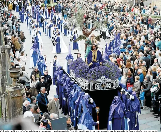 MULTITUDINARIA PROCESIÓN DE LOS PASOS