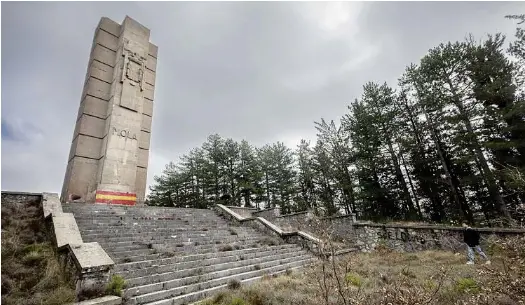 EL GOBIERNO PIDE DEMOLER A MOLA