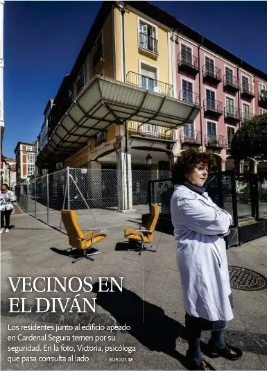 VECINOS EN EL DIVÁN