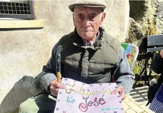 104 AÑOS Y TODO UN PUEBLO A SUS PIES