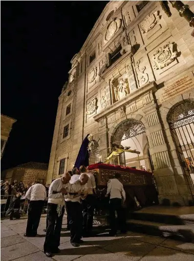 LA LITERATURA LOCAL SE IMPONE EN LA CRÍTICA