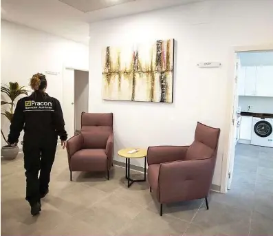 PUERTAS VIOLETAS QUE PROTEGEN Y ACOMPAÑAN