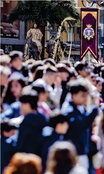 LA BORRIQUILLA, ENTRE MULTITUDES