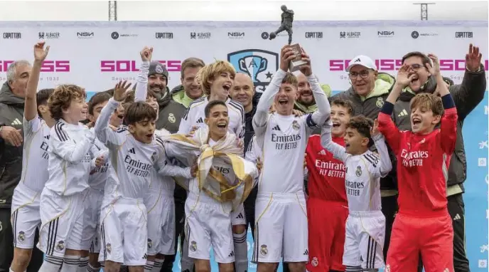 EL REAL MADRID TIÑE DE BLANCO LA INIESTA CUP