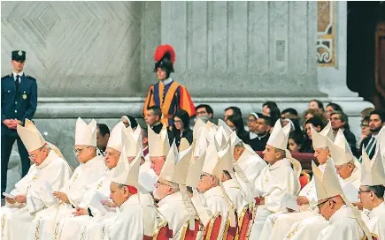 PAROLIN, SILENCIO DE UN PAPABLE SOMETIDO A PRESIÓN