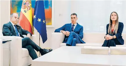SÁNCHEZ SE ESCONDE DE NUEVO EN LA MILITANCIA