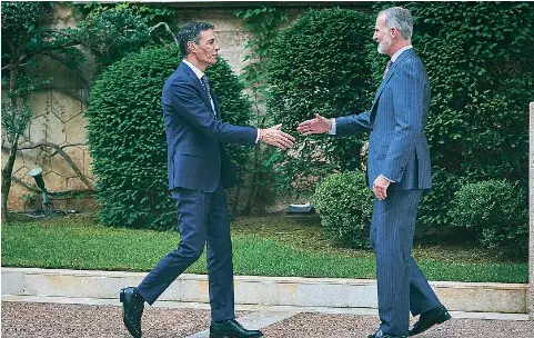 SÁNCHEZ «VENDE» SOLIDEZ AL REY PESE A SU DEBILIDAD