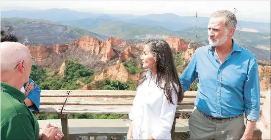 EL REY AFIRMA «DESOLADO» QUE «HAY MUCHO QUE HACER»