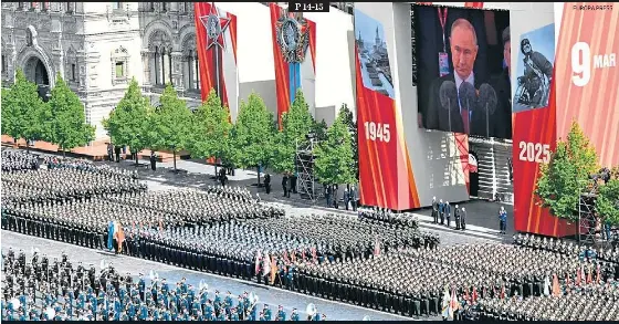 PUTIN ES FORTIFICA A LA PLAÇA ROJA