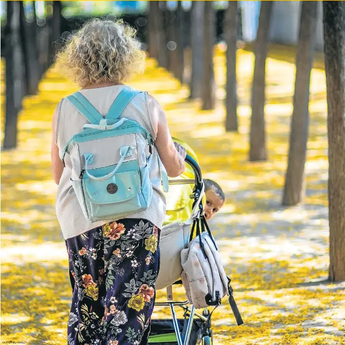 QUI CUIDA ELS NENS A L’ESTIU?