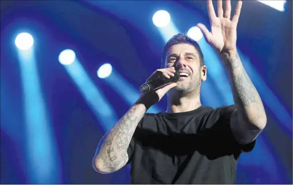 MELENDI REVIENTA EL AUDITORIO DE PONFERRADA, LLENO HASTA LA BANDERA