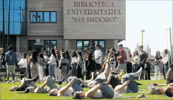 YOGA ANTES DE EMPEZAR LAS CLASES EN LA UNIVERSIDAD