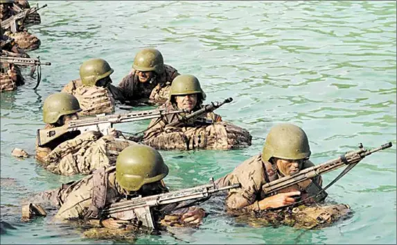 LOS NUEVOS ALUMNOS DEL EJÉRCITO DEL AIRE SE ENTRENAN EN EL AGUA DEL PORMA