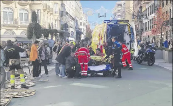 GRAVE TRAS CAERLE UN ADORNO NAVIDEÑO