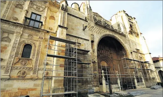 LOS ANDAMIOS ABRAZAN LA IGLESIA DE SAN MARCOS