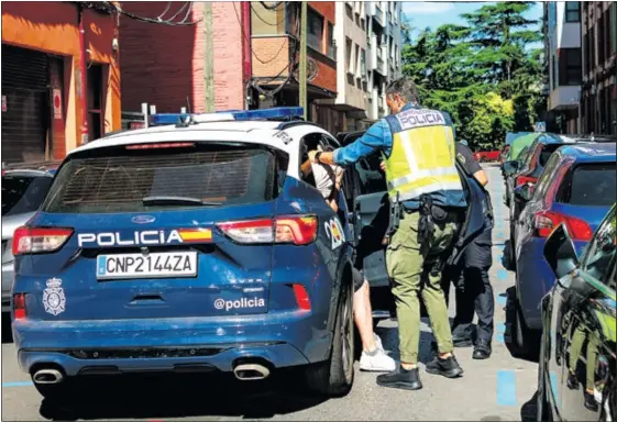REGISTRO EN EL PISO DEL PRESUNTO PIRÓMANO