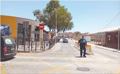 CRÓNICADEUNDÍACUALQUIERACRUZANDO A PIE LA FRONTERA DE BENI ENZAR