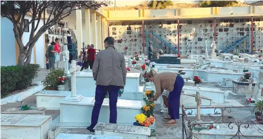 LA CRÓNICA DE UN CEMENTERIO QUE DESPIERTA EN NOVIEMBRE