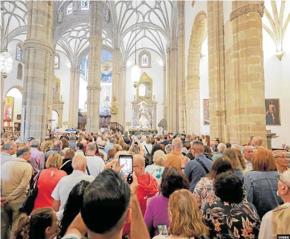 LÁGRIMAS, PROMESAS Y DEVOCIÓN EN LA CATEDRAL