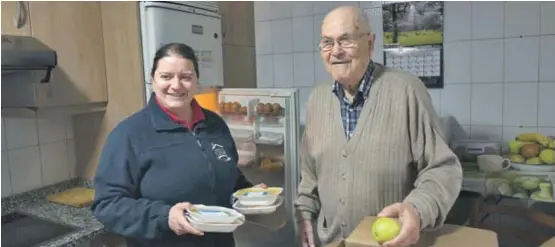 COMIDA Y ALGO MÁS REGRESAN AL HOGAR