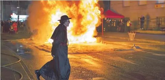 LÁGRIMAS DE DESPEDIDA A UN ENTROIDO INMORTAL