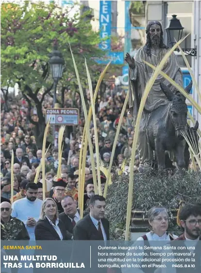 UNA MULTITUD TRAS LA BORRIQUILLA