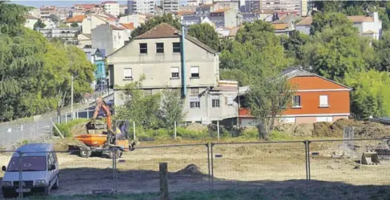 UNA GASOLINERA JUNTO AL PARQUE DE CASTRELOS