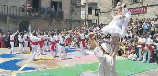 TRADICIÓN Y ESPLENDOR EN LA FESTA DA COCA