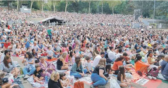 LOS NIÑOS TAMBIÉN LLENAN CASTRELOS