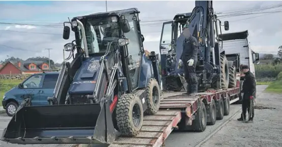 BUSCAN DROGA CON EXCAVADORAS EN O SALNÉS