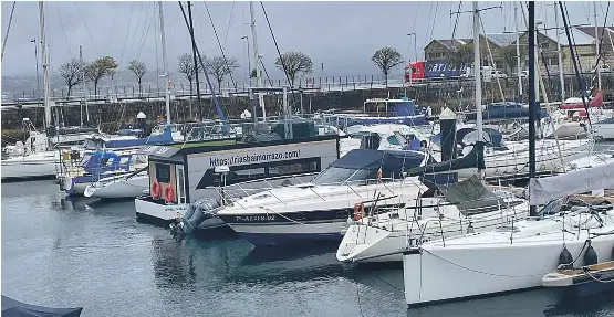 HOTELES Y PISOS FLOTANTES PARA EL TURISMO