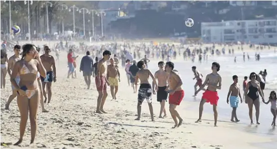 EL CALOR DE SEMANA SANTA LLENA VIGO