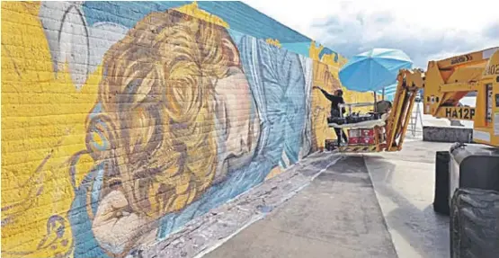 BAIONA YA LUCE EL MAYOR MURAL DE ESPAÑA