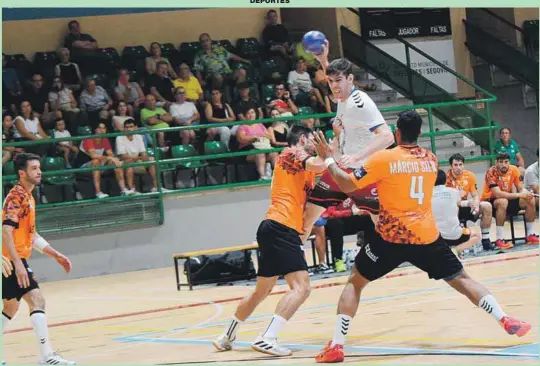 EL NAVA LLEVA BALONMANO DE PRIMER NIVEL AL PABELLÓN ‘PEDRO DELGADO’.