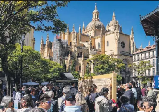 EL MURO DE BERLÍN ‘DESAPARECE’ EN EL HAY FESTIVAL.