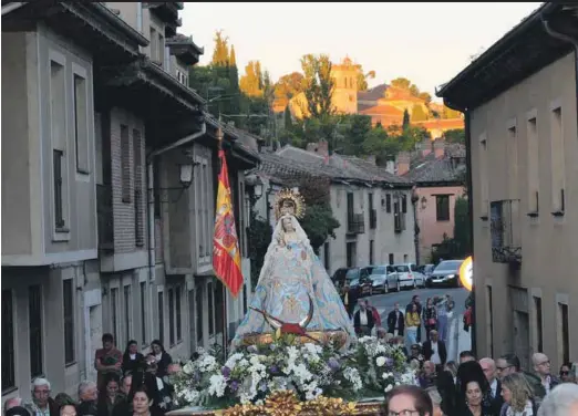 LA VIRGEN DE LA FUENCISLA REGRESA A SU SANTUARIO.