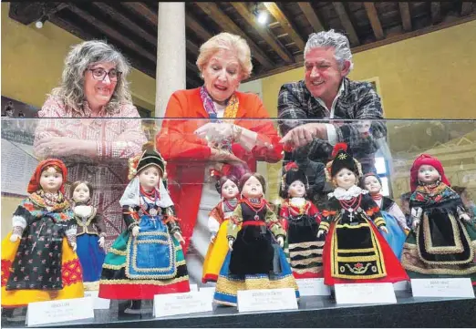 LOS TRAJES TRADICIONALES SEGOVIANOS, EN MUÑECAS.