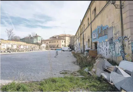 CHOQUEDEIMPRESIONESSOBREELUSODELREGIMIENTOCOMOPARKINGDEAUTOBUSES.