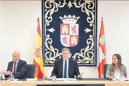 CONSTITUIDA LA MESA DE LAS CORTES.