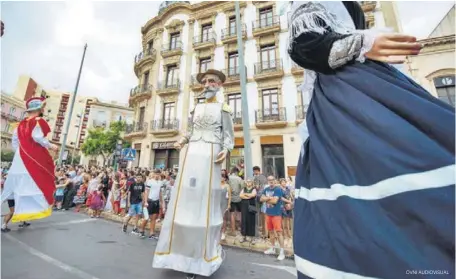 COLOR Y TRADICIÓN EN LA BATALLA DE FLORES