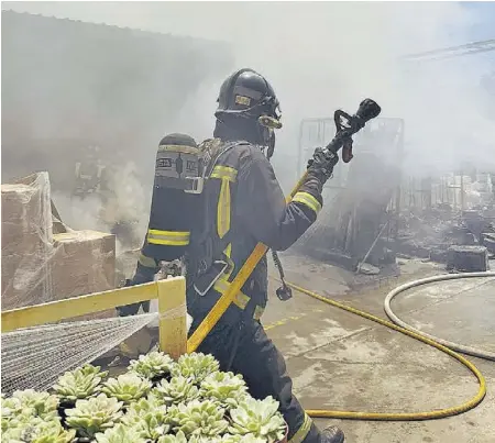 INCENDIO EN EL ALMACÉN DE CARREFOUR