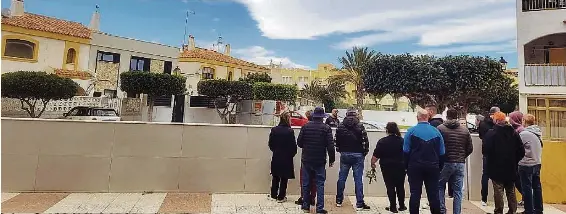 PATRULLAS VECINALES EN ROQUETAS CONTRA LA OKUPACIÓN