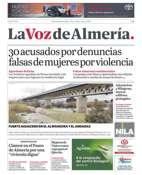 La Voz de Almería front page, 5 October 2026. Headline: 30 accused of false reports of violence against women.